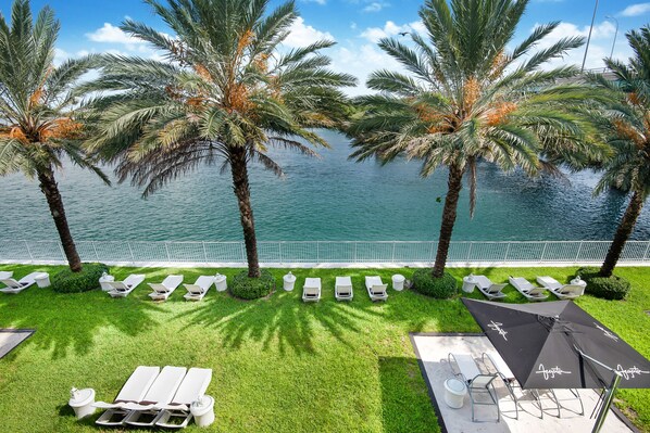 Property grounds - 2 Bedroom-2 Bathroom with Canal Front Balcony Steps Away from Bal Harbour Beach (Bal Harbour)