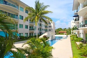Outdoor pool, a heated pool