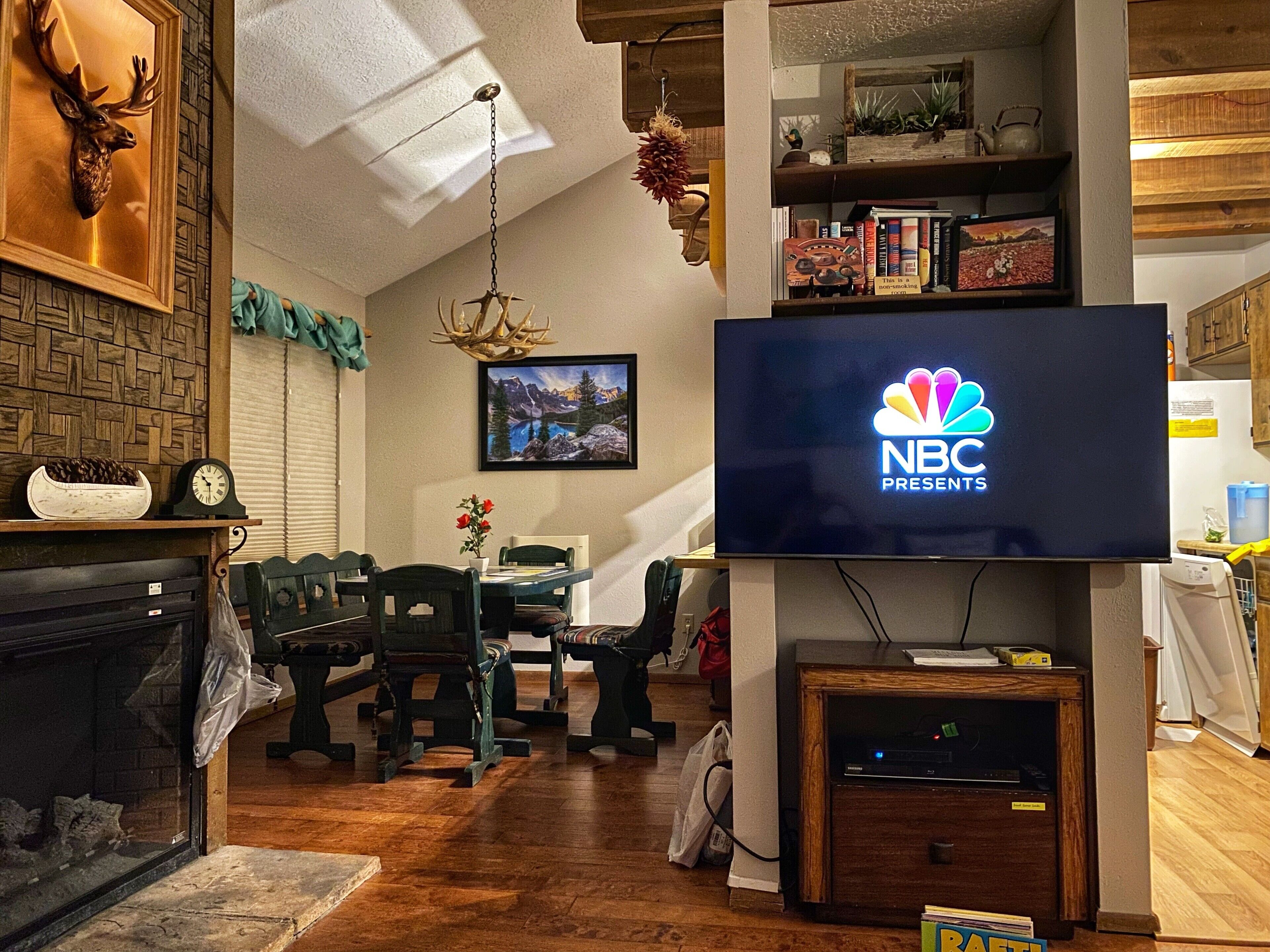 Smart TV, fireplace
