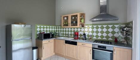 Fridge, microwave, dishwasher