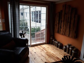 Smart TV, video games, books - Fall Foliage, Relaxation and Cooking Lessons at Rye Beach! (Rye)