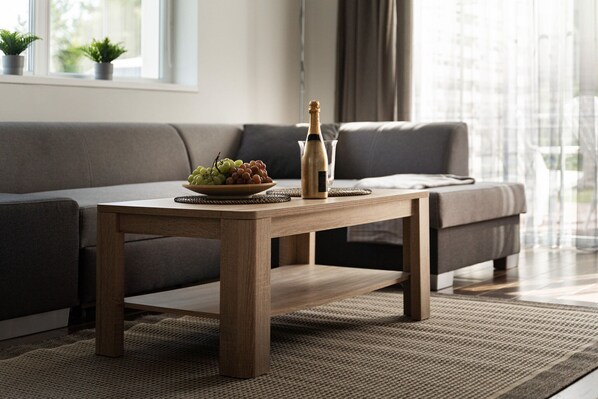 TV connectée, cheminée, vidéothèque, espaces bureaux