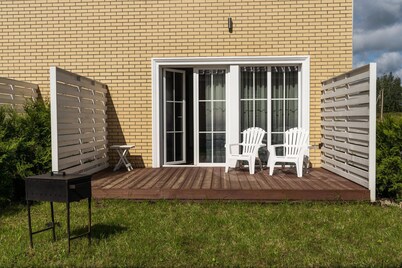 1 House Between two lakes