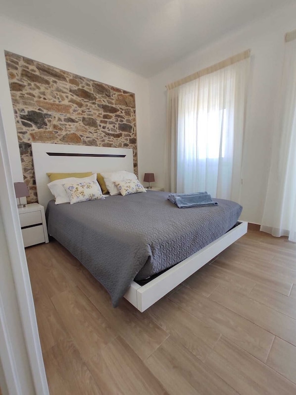 2 bedrooms, free WiFi, bed sheets, wheelchair access