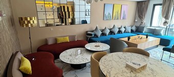 Magnificent villa with swimming pool