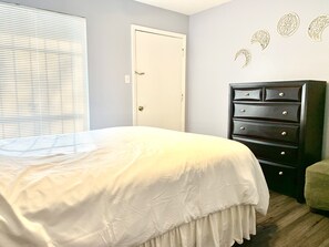 1 bedroom, desk, free WiFi, bed sheets