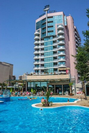 A hotel with a pool area, multiple balconies, and a clear sky. - Grand Sunny Beach (Nessebar)