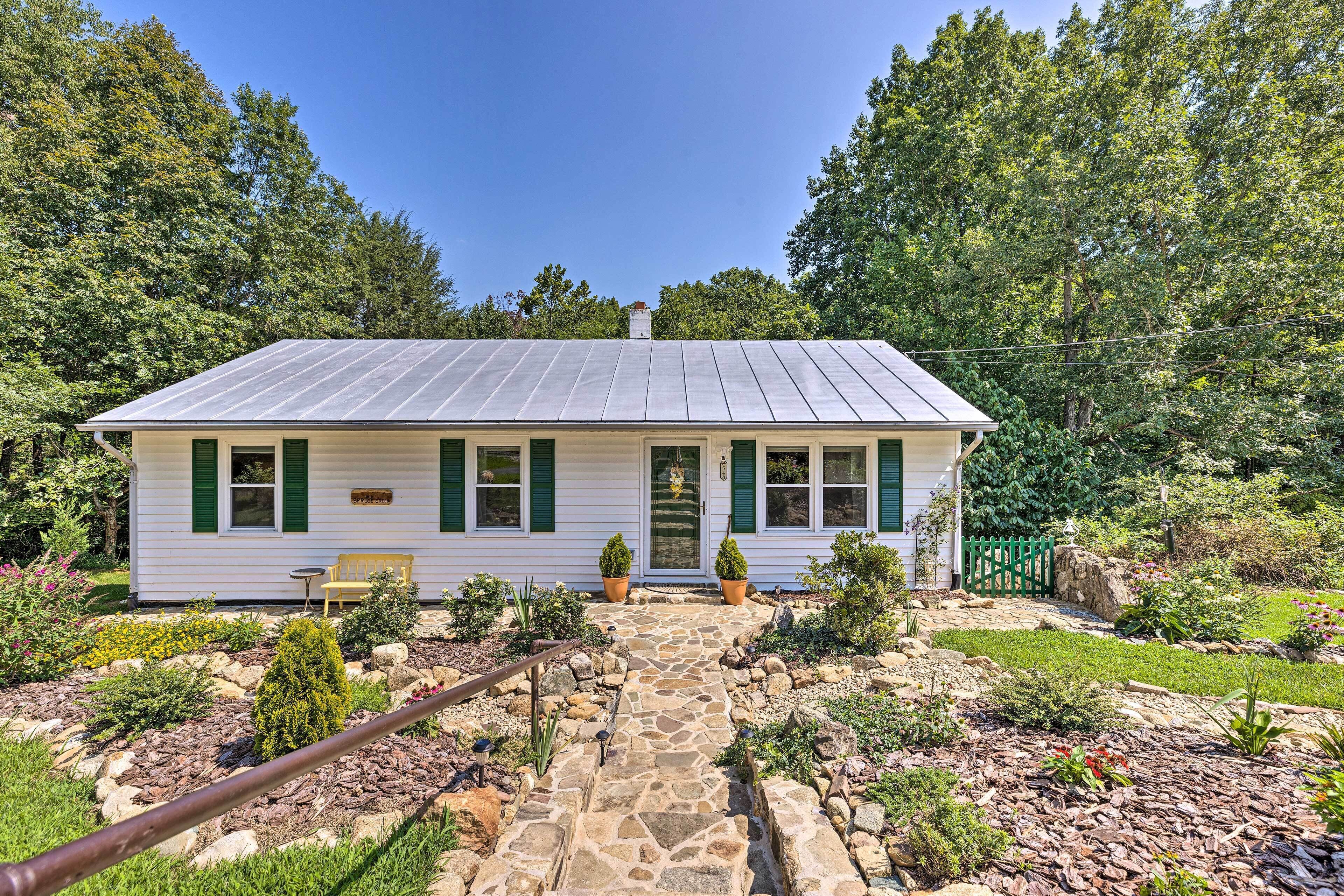 Charming Cottage < 10 Mi to Wineries & Skiing!