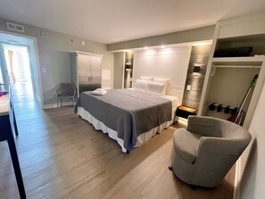 2 室のベッドルーム、デスク、WiFi (無料)、ベッドシーツ