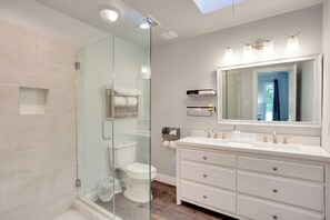 Free toiletries, hair dryer, towels - ~ 3 Mi to Dtwn McKinney: Suburban Texas Retreat (McKinney)