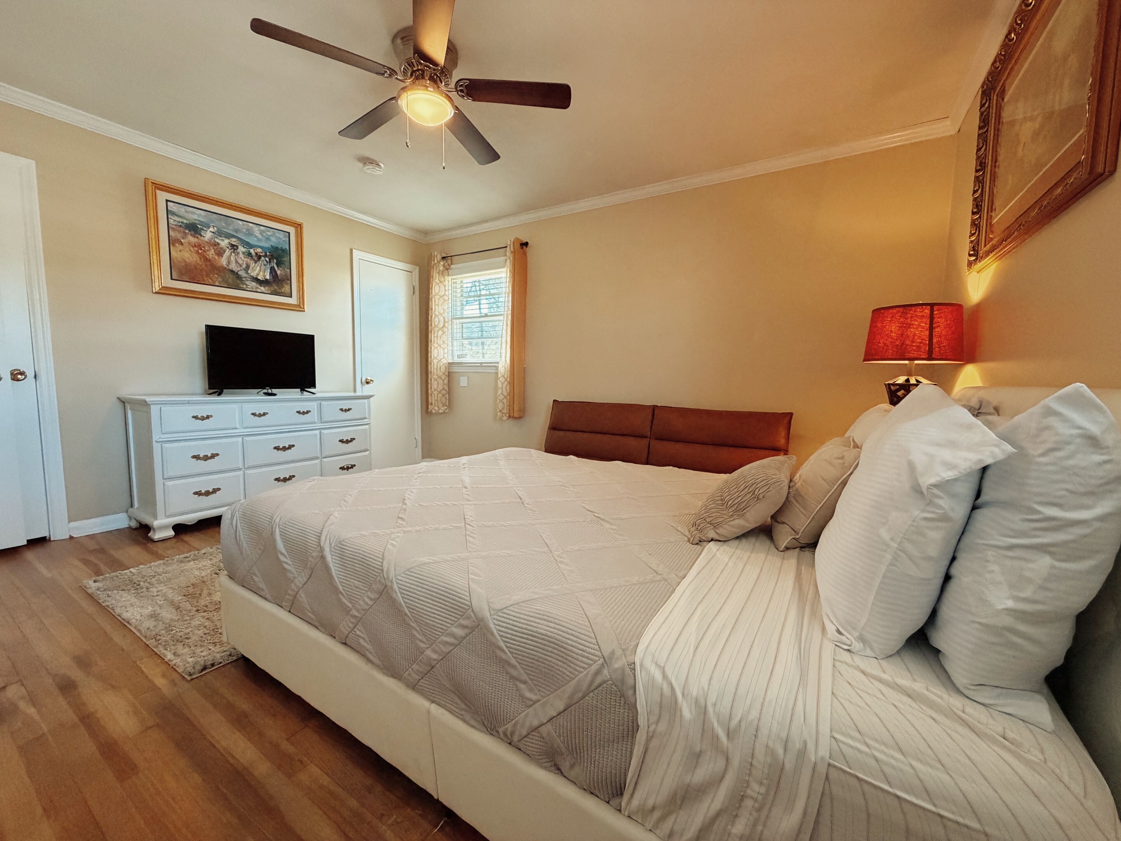 3 bedrooms, in-room safe, iron/ironing board, free WiFi