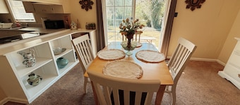 Spacious 3BR • Sleeps 10 • Near VSU, SGMC & Moody AFB • Fast WiFi + Parking
