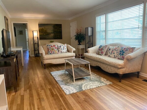 Smart TV - Entire Beautiful Home 3 Bedroom & 2 Bath (Valdosta)