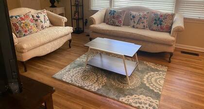 Entire Beautiful Home 3 Bedroom & 2 Bath