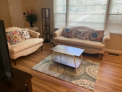 Entire Beautiful Home 3 Bedroom & 2 Bath