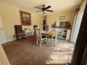 Dining - Spacious 3BR • Sleeps 10 • Near VSU, SGMC & Moody AFB • Fast WiFi + Parking (Valdosta)