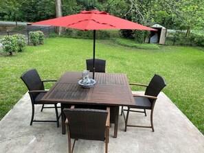 Outdoor dining - Entire Beautiful Home 3 Bedroom & 2 Bath (Valdosta)