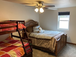 4 bedrooms, free WiFi, bed sheets