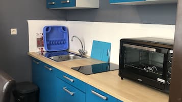 Fridge, microwave, stovetop, highchair