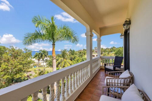 Casa D'Palma-steps to Sandy Beach!