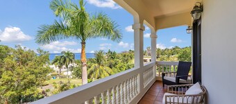 Casa D'Palma-steps to Sandy Beach!