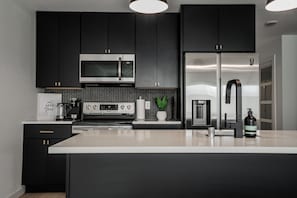 Fridge, microwave, oven, stovetop - *THE BLACK SHEEP* - Modern, Unique & Clean - BY MSU (Mankato)