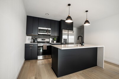 *THE BLACK SHEEP* - Modern, Unique & Clean - BY MSU