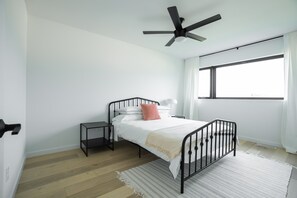 2 chambres, fer et planche à repasser, accès au Wi-Fi (inclus)