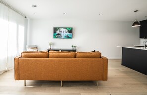 Smart TV - *THE BLACK SHEEP* - Modern, Unique & Clean - BY MSU (Mankato)
