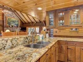 Studio (6 Bedrooms) | Property amenity