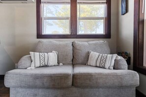 TV - Dockside at River Rocks Landing (Gadsden)