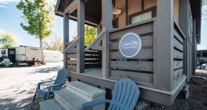 Dockside at River Rocks Landing