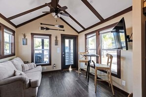 TV - Dockside at River Rocks Landing (Gadsden)