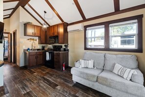 TV - Dockside at River Rocks Landing (Gadsden)