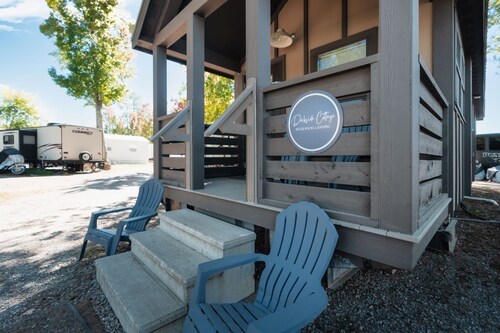 Dockside at River Rocks Landing