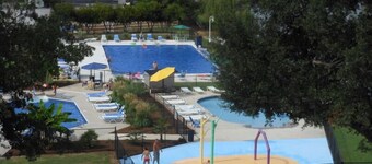 Dockside at River Rocks Landing