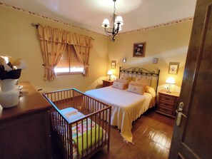 3 bedrooms, desk, iron/ironing board, travel crib