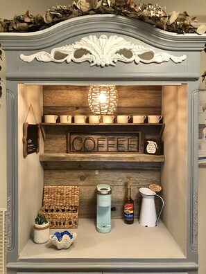 Interior - King Suite+Deck+Coffee (Galveston)