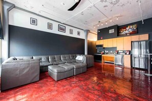 Televisión y oficina 