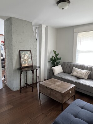 Téléviseur connecté, foyer, livres