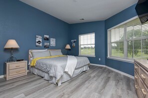 2 bedrooms, iron/ironing board, free WiFi, bed sheets - Golf Course Views, Quiet, Comfy, Pet-Friendly at Holiday Hills Golf & Resort (Branson)