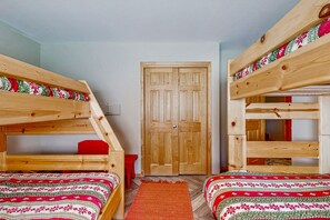 3 chambres, fer et planche à repasser, accès à Internet, literie fournie