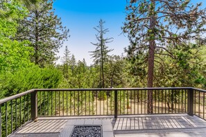 Property grounds - Mountain Home w/ a Game Room, Private Hot Tub, & Free WiFi (Groveland)