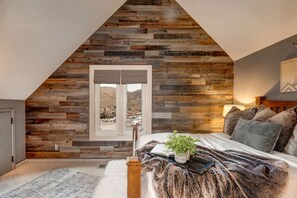 3 bedrooms, desk, iron/ironing board, travel cot