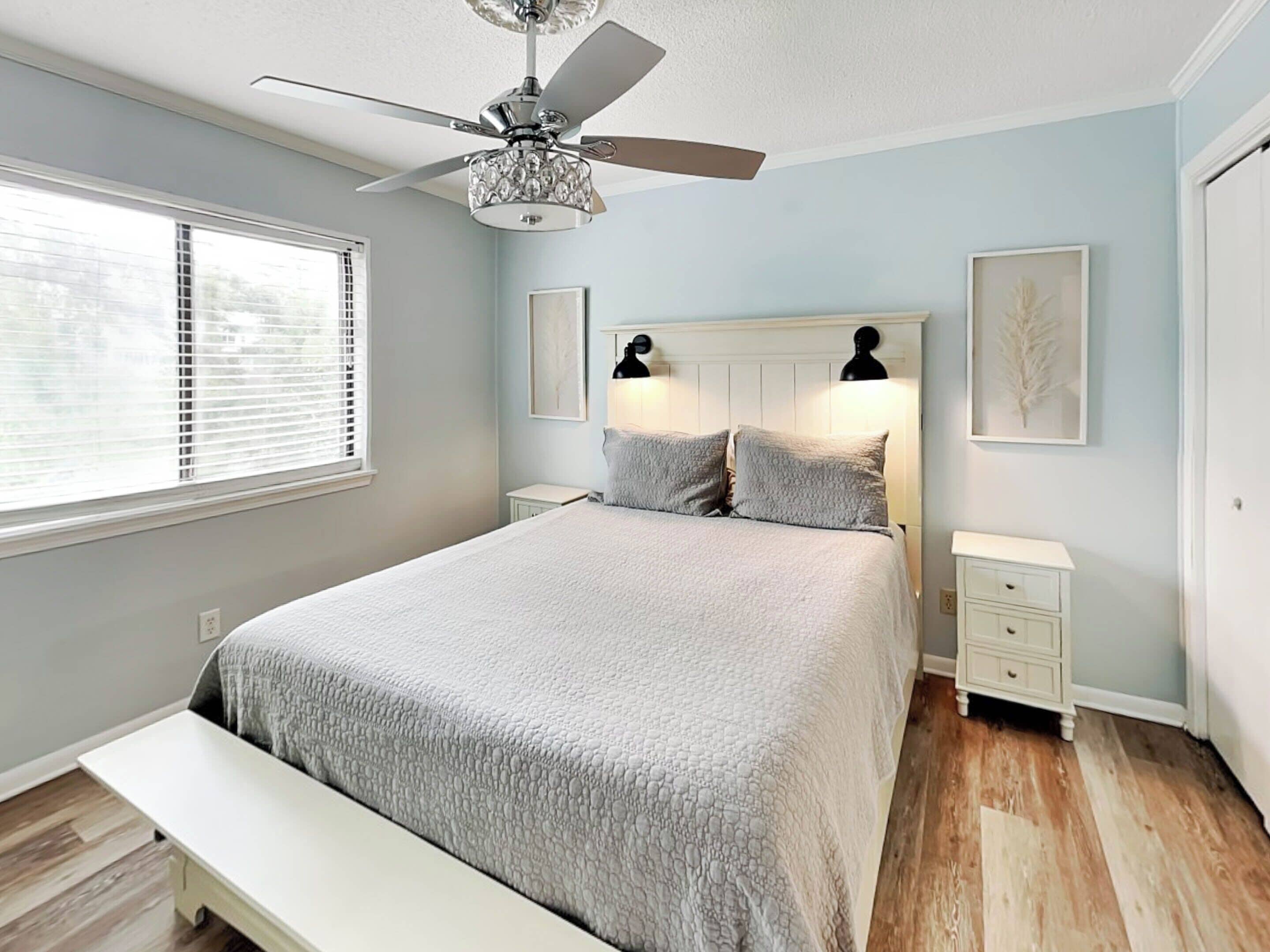 1 غرفة نوم وبديكورات فريدة لكل غرفة وطراز فريد لكل وحدة ومكواة/لوح كي