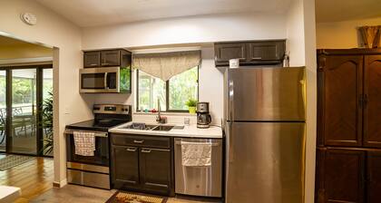 3B/2Ba Home with Commmunity Pool. 30min from Universal Studios