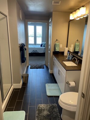 Combined shower/bathtub