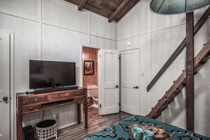 Cabin, Multiple Beds, Fireplace, River View | 2 bedrooms, free WiFi, bed sheets - A Climbing Cub (Ruidoso)