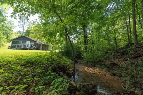 Moonshine Cabin with a nice yard on the creek in the shadows of the Smokies 