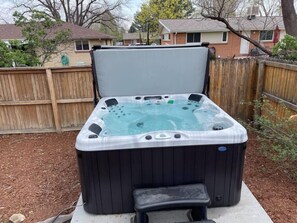 Tina de hidromasaje al aire libre